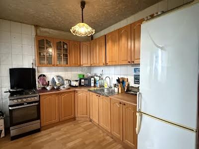квартира за адресою Братиславська вул., 44/2