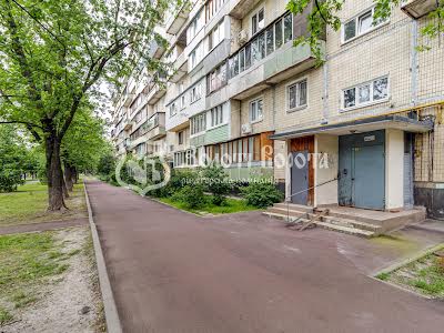квартира за адресою Ореста Левицького вул. (Академіка Курчатова), 8