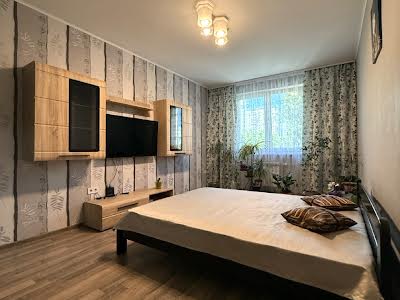 квартира за адресою Патріарха Мстислава Скрипника вул., 40