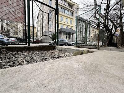 комерційна за адресою героїв упа, 22