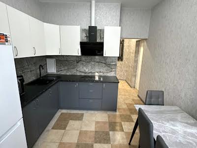 квартира за адресою Відродження, 3б