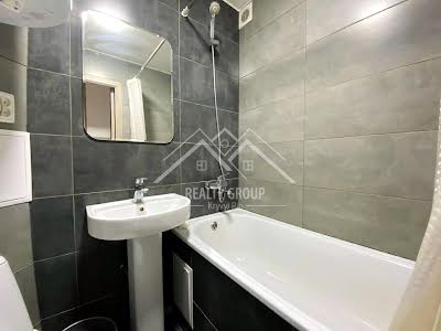 квартира за адресою Космонавтів вул., 24