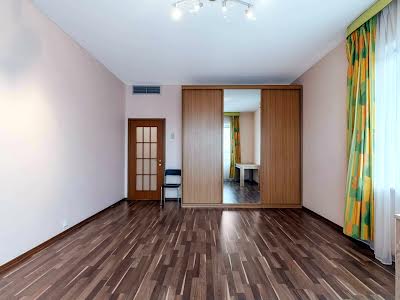 квартира за адресою Кропивницького вул., 10