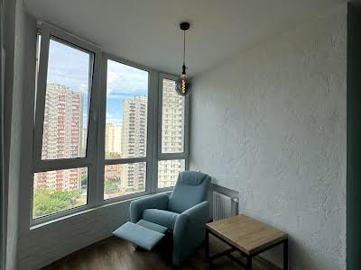 квартира за адресою Анни Ахматової вул., 22