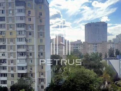 квартира за адресою Анни Ахматової вул., 6