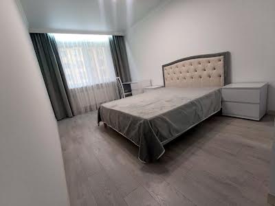 квартира за адресою Тролейбусна вул., 4