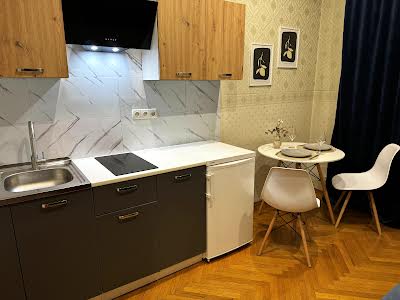 квартира за адресою Стадіонна вул., 13