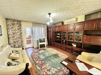 квартира за адресою Євгена Чикаленка вул., 52/2