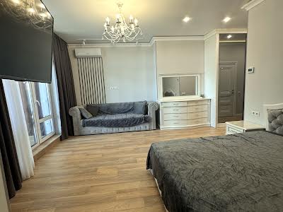 квартира за адресою Озерна, 20
