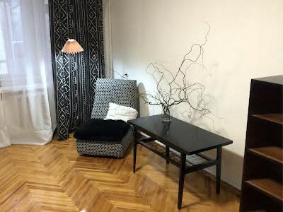 квартира по адресу Листопадная ул., 1