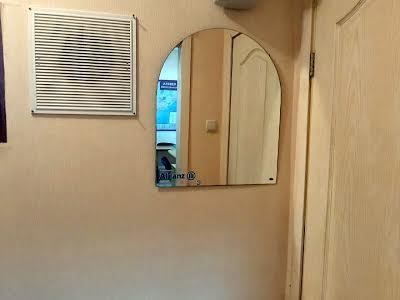 комерційна за адресою Космонавтів вул., 31