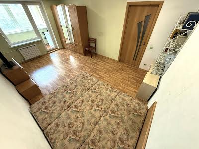 квартира за адресою Анни Ахматової вул., 6