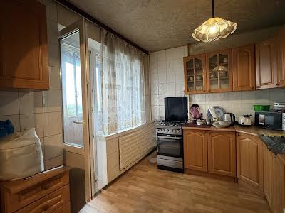 квартира за адресою Братиславська вул., 44/2