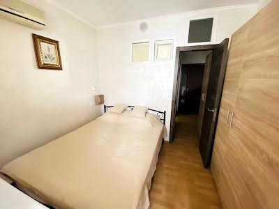 квартира за адресою Анни Ахматової вул., 16-Б