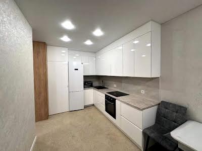 квартира за адресою Космічна вул., 5