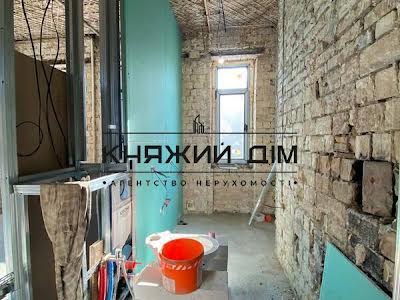 комерційна за адресою Рейтарська вул., 11