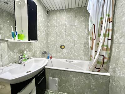квартира за адресою Анни Ахматової вул., 4
