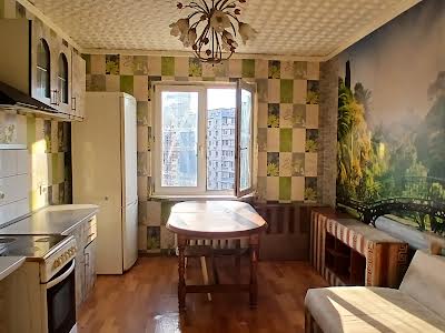 квартира за адресою Драгоманова, 1Е