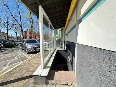коммерческая по адресу Українська ул., 83б