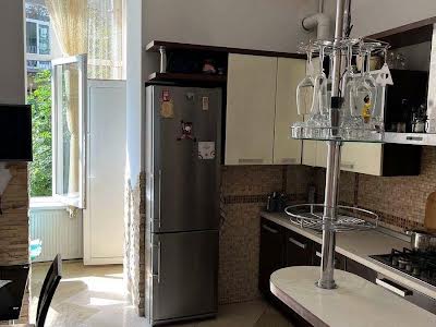 квартира за адресою Івана Франка вул., 28