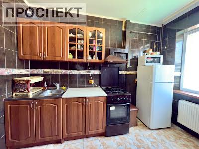 квартира за адресою Воскресенська вул., 13-Б