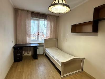 квартира за адресою Озерна вул., 28