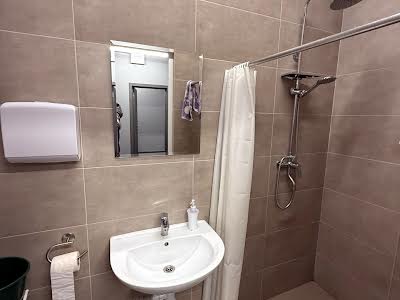 комерційна за адресою Стартова вул., 32