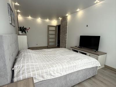 квартира за адресою Драгоманова вул., 10