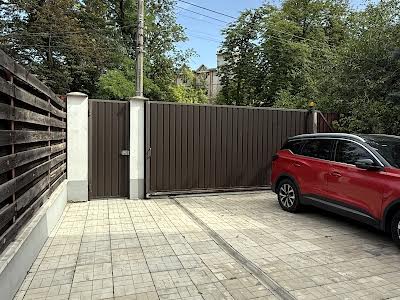 будинок за адресою Степана Чобану вул. (Василя Алексухіна), 11