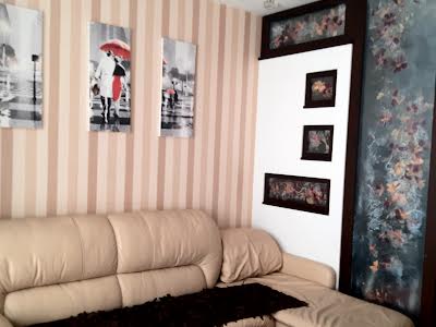 квартира за адресою Королеви Єлизавети ІІ вул. (Глинки), 2