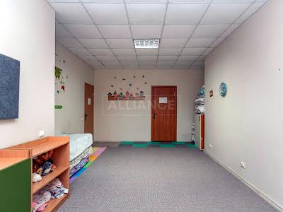 комерційна за адресою Івана Миколайчука вул., 37а