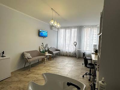 комерційна за адресою Каховська вул., 62-А