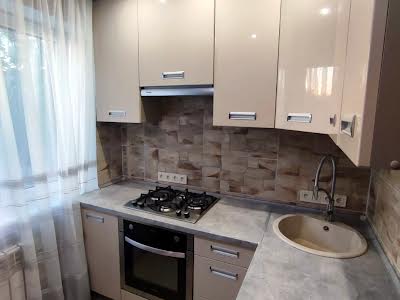квартира за адресою Каденюка вул., 10