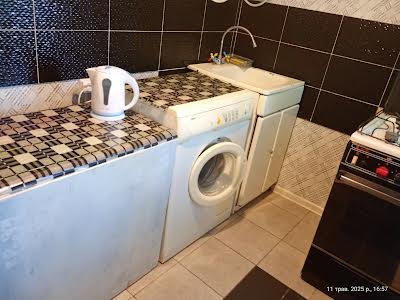 квартира за адресою Салютна вул., 11