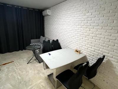 квартира за адресою Бориса Гмирі вул., 12-Б