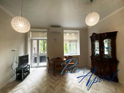 квартира за адресою Шовковична вул., 21