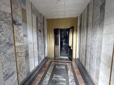 коммерческая по адресу Броварська, 1а