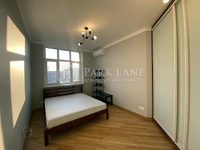 квартира за адресою Шота Руставелі вул., 27а