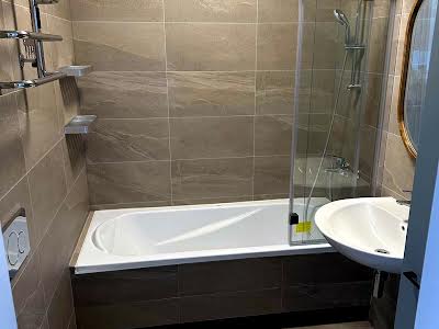 квартира за адресою Дніпровська набережна вул., 18-А