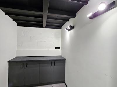 комерційна за адресою Михайла Бойчука вул. (Кіквідзе), 41-Б