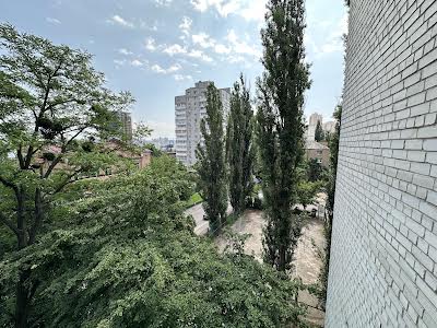 квартира за адресою Стадіонна вул., 13
