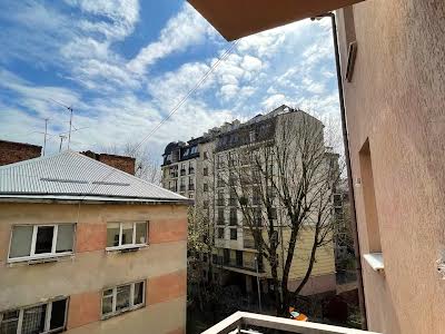 квартира за адресою Івана Карпинця вул. (), 8