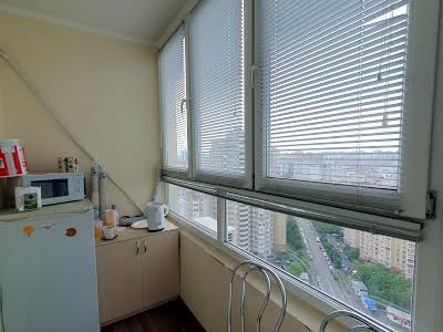 квартира за адресою Анни Ахматової вул., 32/18