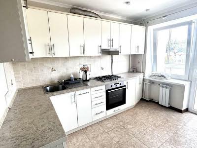 квартира за адресою Родини Крушельницьких вул., 7