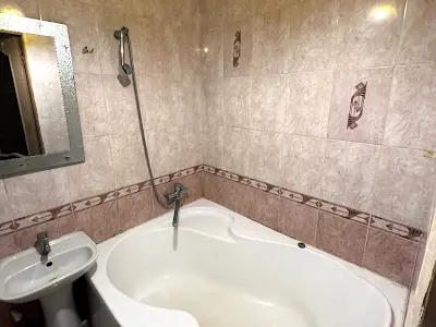 квартира по адресу Строителей ул., 12