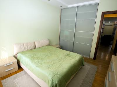 квартира за адресою Панаса Мирного вул., 8