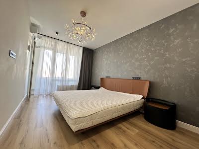 квартира за адресою Дніпровська набережна вул., 18А