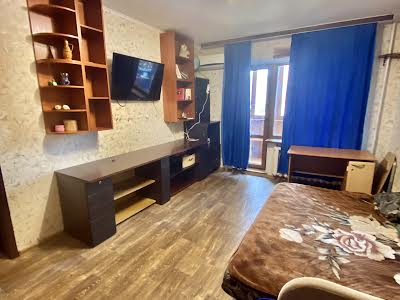 квартира за адресою Срібнокільська вул., 8-А