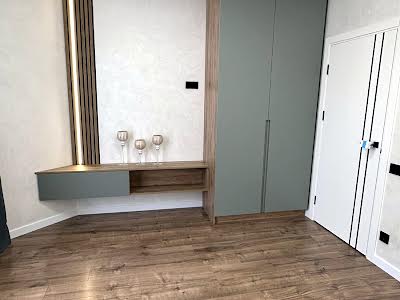 квартира по адресу Молодіжна ул., 8