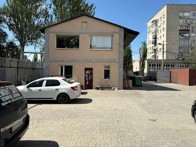комерційна за адресою Універсальна вул., 6